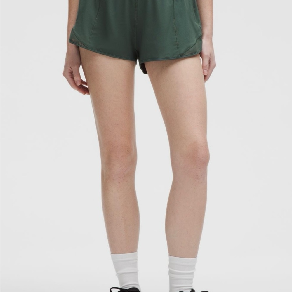 Lululemon Hotty Hot Shorts HR 2.5” Sz 6